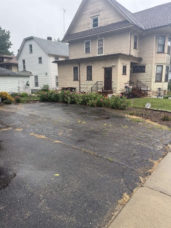 450 West, FREEPORT, Illinois 61032, 4 Bedrooms Bedrooms, ,2 BathroomsBathrooms,House,For Sale,West,202604767