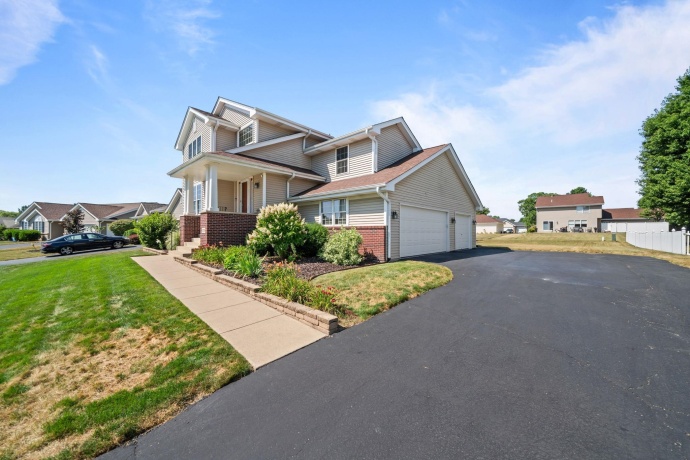 12138 Paisley, LOVES PARK, Illinois 61111, 3 Bedrooms Bedrooms, ,2 BathroomsBathrooms,House,For Sale,Paisley,202604768