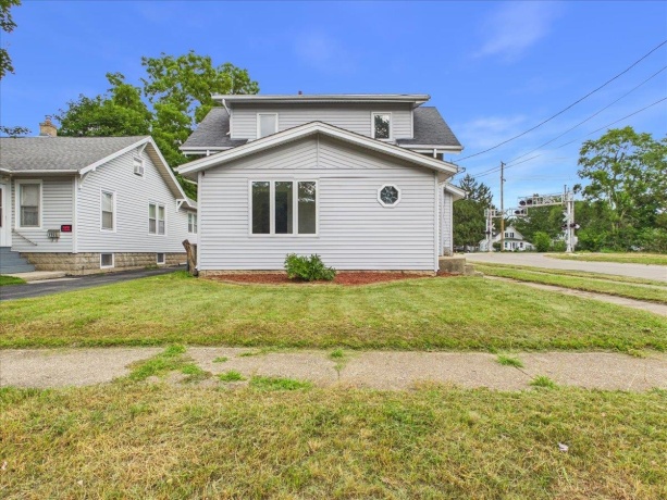 2335 Burton, ROCKFORD, Illinois 61103, 2 Bedrooms Bedrooms, ,1 BathroomBathrooms,House,For Sale,Burton,202604770