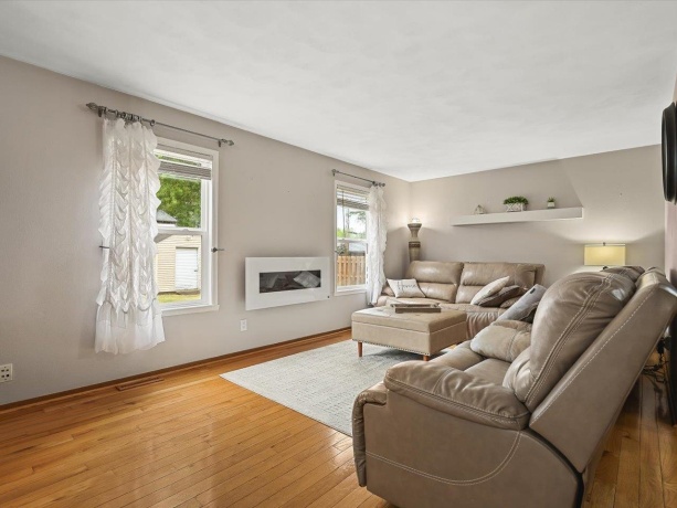 93 North Park, MACHESNEY PARK, Illinois 61115, 3 Bedrooms Bedrooms, ,1 BathroomBathrooms,House,For Sale,North Park,202604778