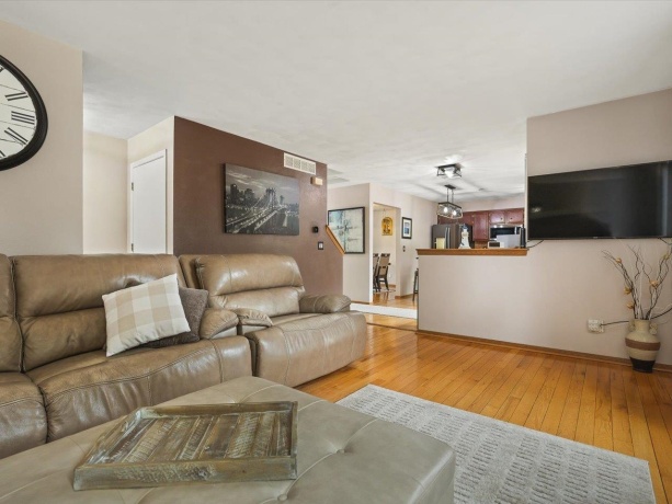 93 North Park, MACHESNEY PARK, Illinois 61115, 3 Bedrooms Bedrooms, ,1 BathroomBathrooms,House,For Sale,North Park,202604778
