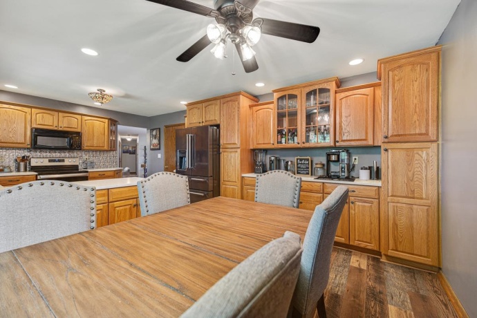 1686 Valencia, ROCKFORD, Illinois 61108, 3 Bedrooms Bedrooms, ,2 BathroomsBathrooms,House,For Sale,Valencia,202604788