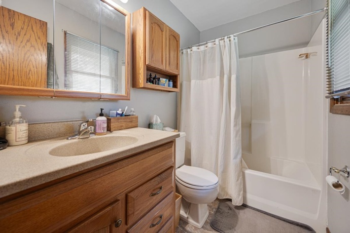 1686 Valencia, ROCKFORD, Illinois 61108, 3 Bedrooms Bedrooms, ,2 BathroomsBathrooms,House,For Sale,Valencia,202604788