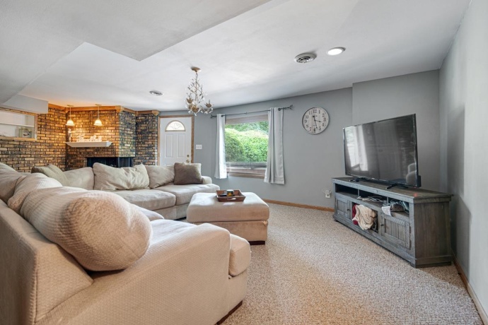 1686 Valencia, ROCKFORD, Illinois 61108, 3 Bedrooms Bedrooms, ,2 BathroomsBathrooms,House,For Sale,Valencia,202604788