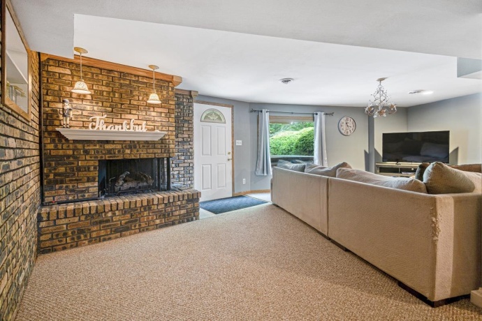 1686 Valencia, ROCKFORD, Illinois 61108, 3 Bedrooms Bedrooms, ,2 BathroomsBathrooms,House,For Sale,Valencia,202604788