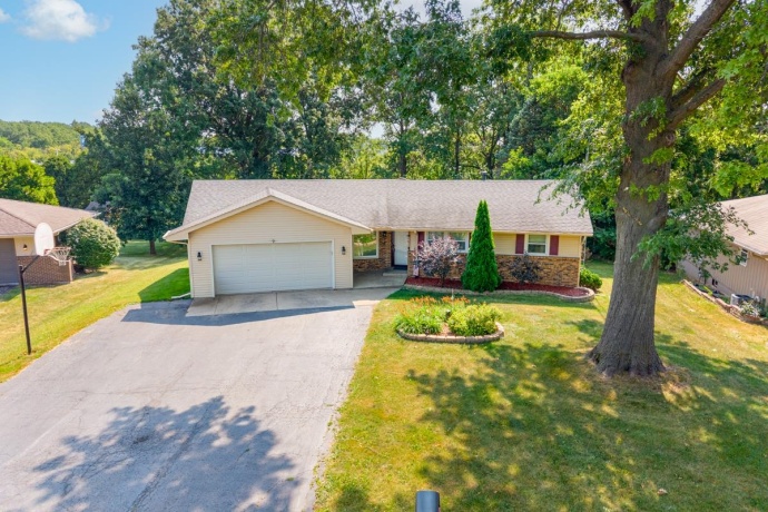 1686 Valencia, ROCKFORD, Illinois 61108, 3 Bedrooms Bedrooms, ,2 BathroomsBathrooms,House,For Sale,Valencia,202604788