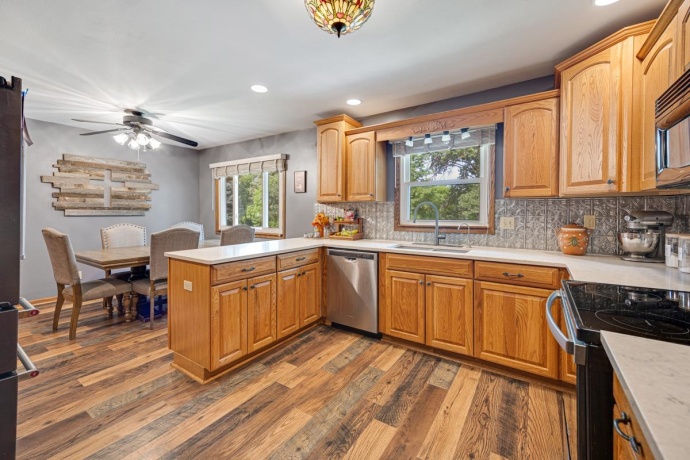 1686 Valencia, ROCKFORD, Illinois 61108, 3 Bedrooms Bedrooms, ,2 BathroomsBathrooms,House,For Sale,Valencia,202604788