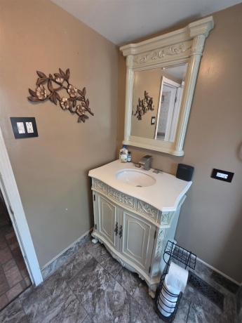 708 Blackhawk, FREEPORT, Illinois 61032, 3 Bedrooms Bedrooms, ,1 BathroomBathrooms,House,For Sale,Blackhawk,202604792