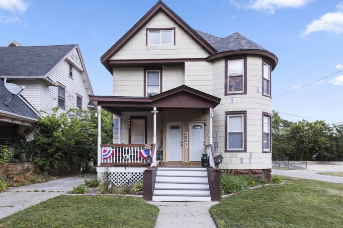 1003 Haskell, ROCKFORD, Illinois 61103, ,2 Units,For Sale,Haskell,202604795