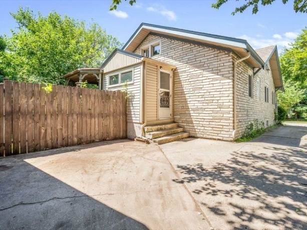 534 St Louis, ROCKFORD, Illinois 61104, 2 Bedrooms Bedrooms, ,1 BathroomBathrooms,House,For Sale,St Louis,202604273