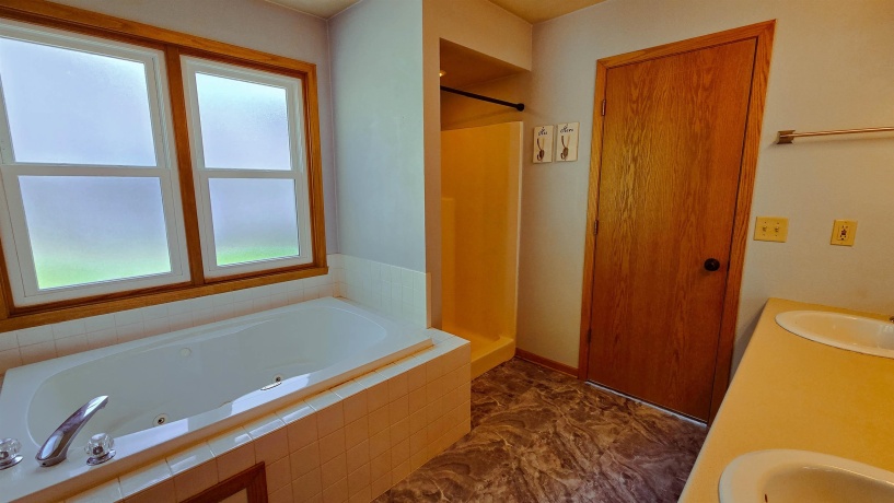 12140 Paisley, LOVES PARK, Illinois 61111, 3 Bedrooms Bedrooms, ,2 BathroomsBathrooms,House,For Sale,Paisley,202604421