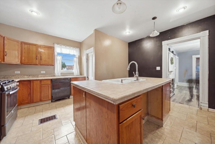 319 Hennepin, DIXON, Illinois 61021, 3 Bedrooms Bedrooms, ,1 BathroomBathrooms,House,For Sale,Hennepin,202604798
