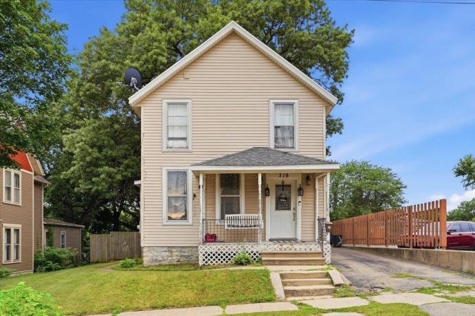 319 Hennepin, DIXON, Illinois 61021, 3 Bedrooms Bedrooms, ,1 BathroomBathrooms,House,For Sale,Hennepin,202604798
