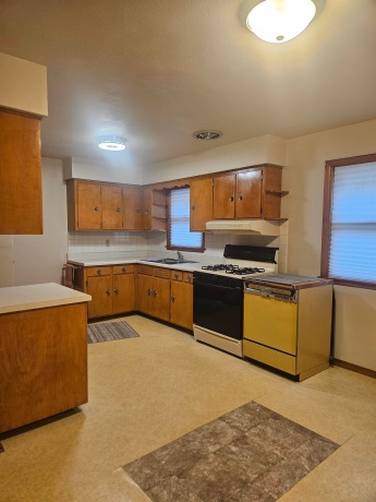 526 Barnum, ROCKFORD, Illinois 61109, 3 Bedrooms Bedrooms, ,1 BathroomBathrooms,House,For Sale,Barnum,202604801