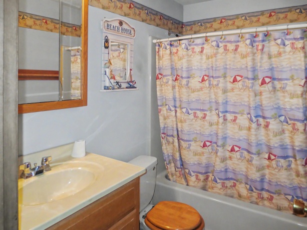100 Candlewick, POPLAR GROVE, Illinois 61065, 3 Bedrooms Bedrooms, ,2 BathroomsBathrooms,House,For Sale,Candlewick,202604804