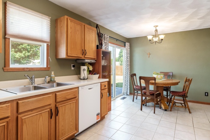 15556 Rockdale, SOUTH BELOIT, Illinois 61080, 3 Bedrooms Bedrooms, ,2 BathroomsBathrooms,House,For Sale,Rockdale,202604807