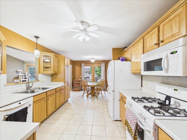 2819 Mary, BELVIDERE, Illinois 61008, 3 Bedrooms Bedrooms, ,2 BathroomsBathrooms,House,For Sale,Mary,202604811