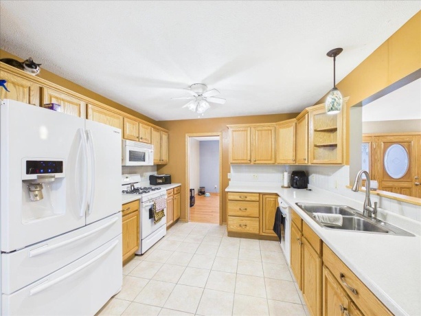 2819 Mary, BELVIDERE, Illinois 61008, 3 Bedrooms Bedrooms, ,2 BathroomsBathrooms,House,For Sale,Mary,202604811