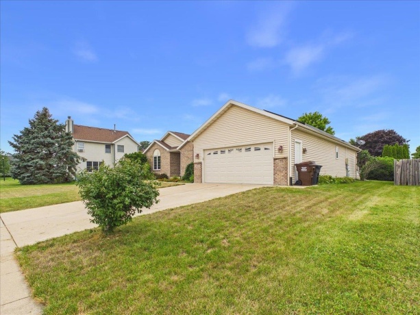 2819 Mary, BELVIDERE, Illinois 61008, 3 Bedrooms Bedrooms, ,2 BathroomsBathrooms,House,For Sale,Mary,202604811