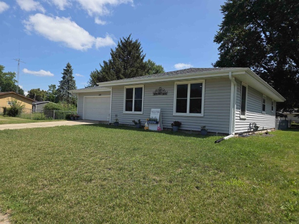 1431 Chatham, JANESVILLE, Wisconsin 53546, 3 Bedrooms Bedrooms, ,1 BathroomBathrooms,House,For Sale,Chatham,202604812