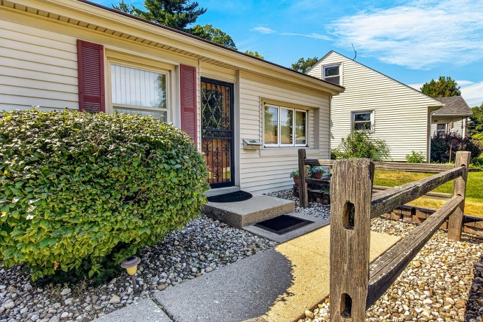 128 WARREN, ROCKFORD, Illinois 61107, 2 Bedrooms Bedrooms, ,1 BathroomBathrooms,House,For Sale,WARREN,202604813