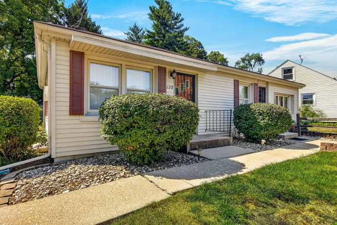 128 WARREN, ROCKFORD, Illinois 61107, 2 Bedrooms Bedrooms, ,1 BathroomBathrooms,House,For Sale,WARREN,202604813