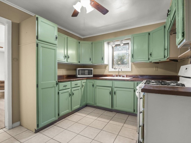 301 Grand, LOVES PARK, Illinois 61111, 2 Bedrooms Bedrooms, ,1 BathroomBathrooms,House,For Sale,Grand,202604301
