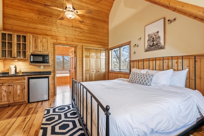 18134 Paradise Valley, DURANGO, Iowa 52039, 6 Bedrooms Bedrooms, ,5 BathroomsBathrooms,House,For Sale,Paradise Valley,202604816
