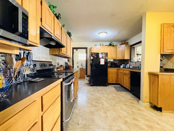 901 Parkview, ROCKFORD, Illinois 61107, 4 Bedrooms Bedrooms, ,1 BathroomBathrooms,House,For Sale,Parkview,202604825