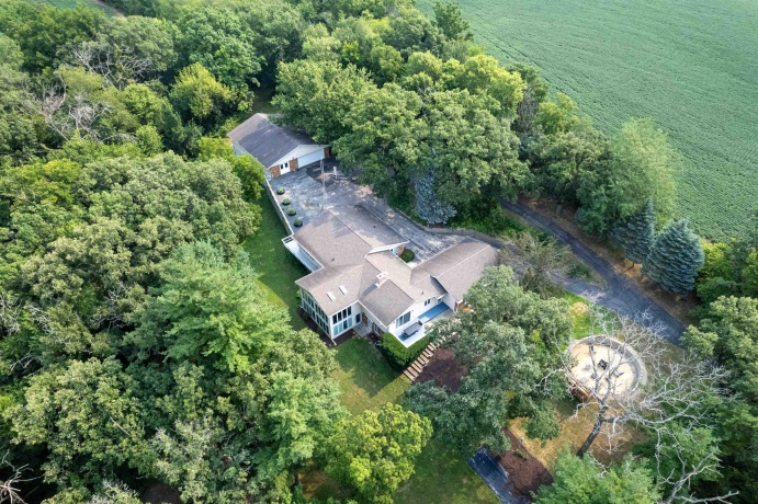 916 Town Line, LEAF RIVER, Illinois 61047, 4 Bedrooms Bedrooms, ,3 BathroomsBathrooms,House,For Sale,Town Line,202604828