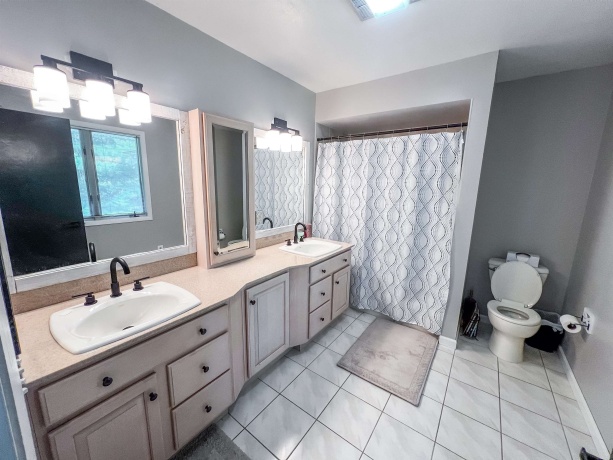 916 Town Line, LEAF RIVER, Illinois 61047, 4 Bedrooms Bedrooms, ,3 BathroomsBathrooms,House,For Sale,Town Line,202604828