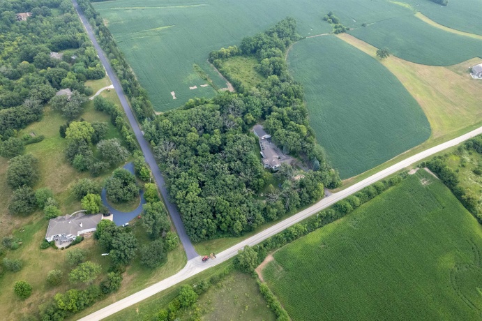 916 Town Line, LEAF RIVER, Illinois 61047, 4 Bedrooms Bedrooms, ,3 BathroomsBathrooms,House,For Sale,Town Line,202604828