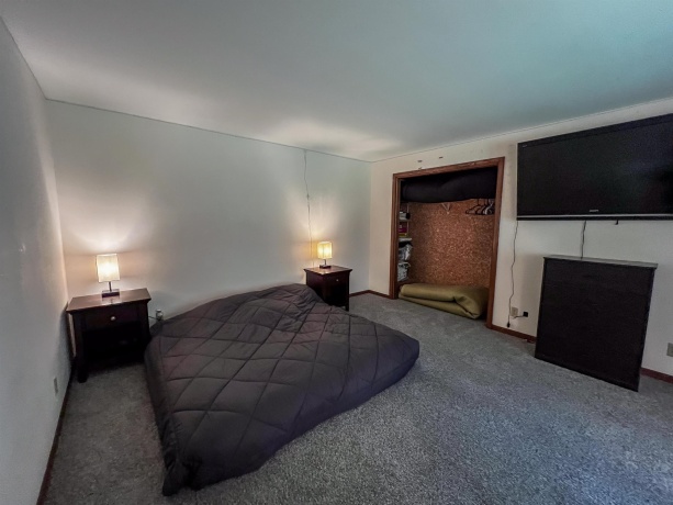 916 Town Line, LEAF RIVER, Illinois 61047, 4 Bedrooms Bedrooms, ,3 BathroomsBathrooms,House,For Sale,Town Line,202604828