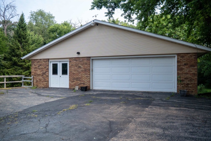 916 Town Line, LEAF RIVER, Illinois 61047, 4 Bedrooms Bedrooms, ,3 BathroomsBathrooms,House,For Sale,Town Line,202604828