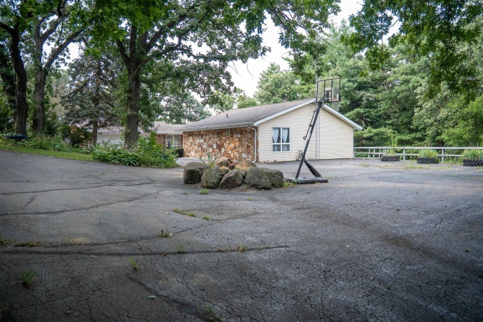 916 Town Line, LEAF RIVER, Illinois 61047, 4 Bedrooms Bedrooms, ,3 BathroomsBathrooms,House,For Sale,Town Line,202604828