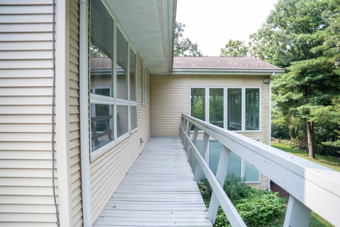 916 Town Line, LEAF RIVER, Illinois 61047, 4 Bedrooms Bedrooms, ,3 BathroomsBathrooms,House,For Sale,Town Line,202604828