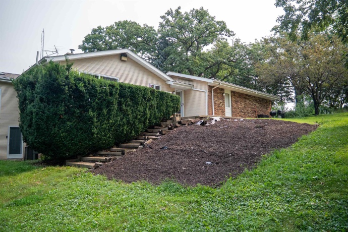 916 Town Line, LEAF RIVER, Illinois 61047, 4 Bedrooms Bedrooms, ,3 BathroomsBathrooms,House,For Sale,Town Line,202604828