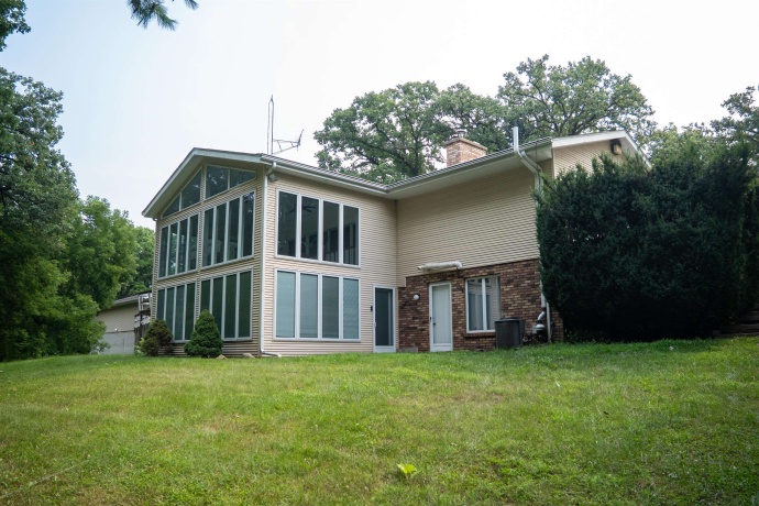 916 Town Line, LEAF RIVER, Illinois 61047, 4 Bedrooms Bedrooms, ,3 BathroomsBathrooms,House,For Sale,Town Line,202604828