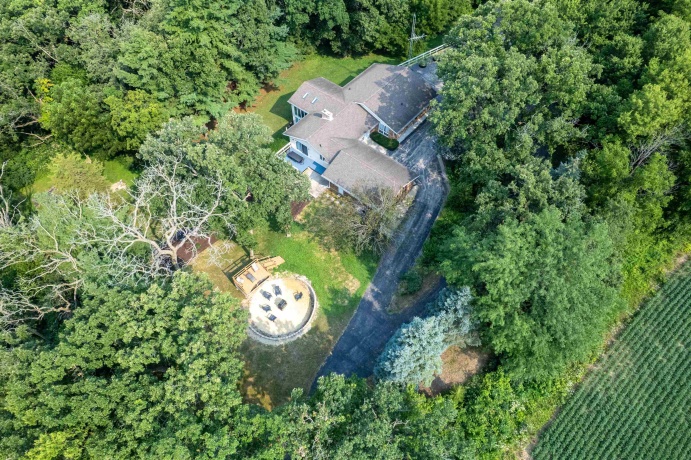 916 Town Line, LEAF RIVER, Illinois 61047, 4 Bedrooms Bedrooms, ,3 BathroomsBathrooms,House,For Sale,Town Line,202604828
