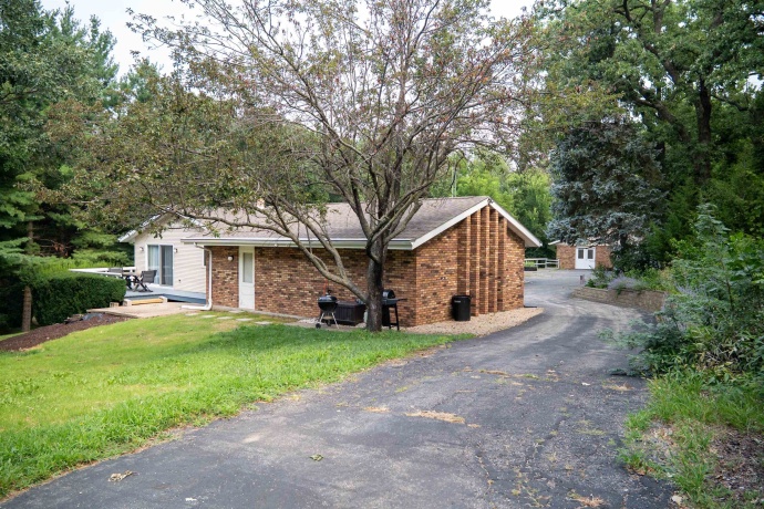 916 Town Line, LEAF RIVER, Illinois 61047, 4 Bedrooms Bedrooms, ,3 BathroomsBathrooms,House,For Sale,Town Line,202604828