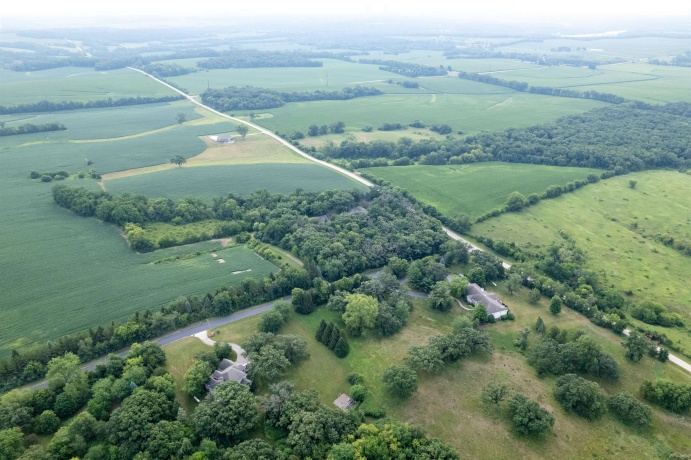 916 Town Line, LEAF RIVER, Illinois 61047, 4 Bedrooms Bedrooms, ,3 BathroomsBathrooms,House,For Sale,Town Line,202604828