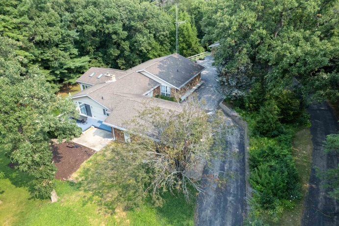 916 Town Line, LEAF RIVER, Illinois 61047, 4 Bedrooms Bedrooms, ,3 BathroomsBathrooms,House,For Sale,Town Line,202604828