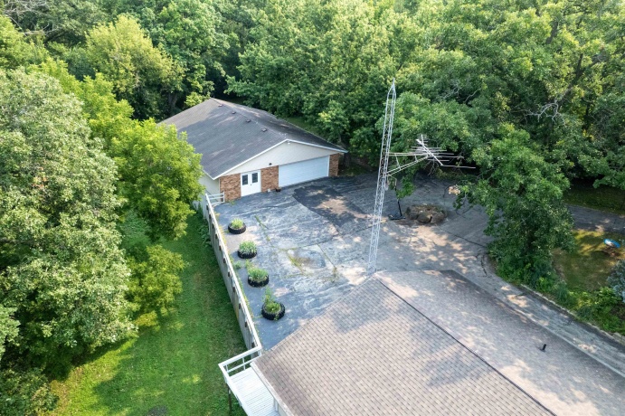 916 Town Line, LEAF RIVER, Illinois 61047, 4 Bedrooms Bedrooms, ,3 BathroomsBathrooms,House,For Sale,Town Line,202604828