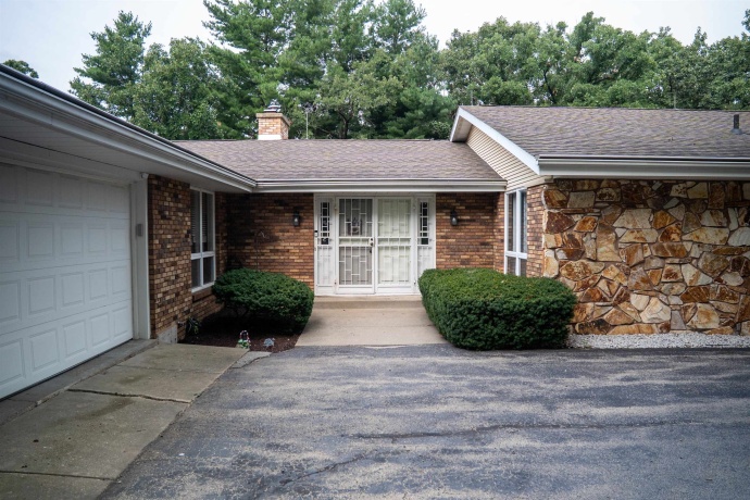 916 Town Line, LEAF RIVER, Illinois 61047, 4 Bedrooms Bedrooms, ,3 BathroomsBathrooms,House,For Sale,Town Line,202604828