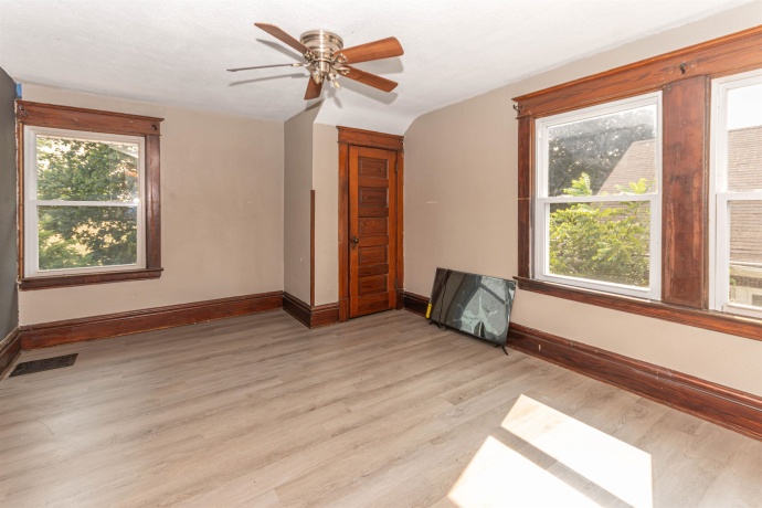 1207 Montague, ROCKFORD, Illinois 61102, 3 Bedrooms Bedrooms, ,1 BathroomBathrooms,House,For Sale,Montague,202604832