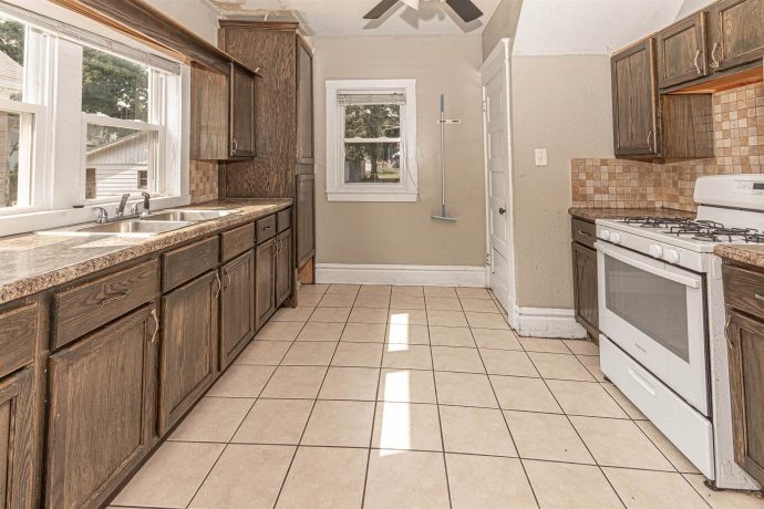 1207 Montague, ROCKFORD, Illinois 61102, 3 Bedrooms Bedrooms, ,1 BathroomBathrooms,House,For Sale,Montague,202604832