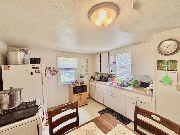 524 Harrison, BELVIDERE, Illinois 61008, ,3 - 4 Units,For Sale,Harrison,202604833