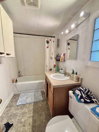 524 Harrison, BELVIDERE, Illinois 61008, ,3 - 4 Units,For Sale,Harrison,202604833