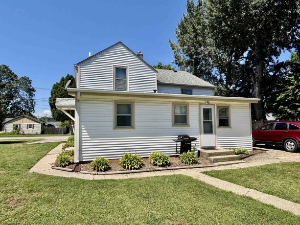 524 Harrison, BELVIDERE, Illinois 61008, ,3 - 4 Units,For Sale,Harrison,202604833