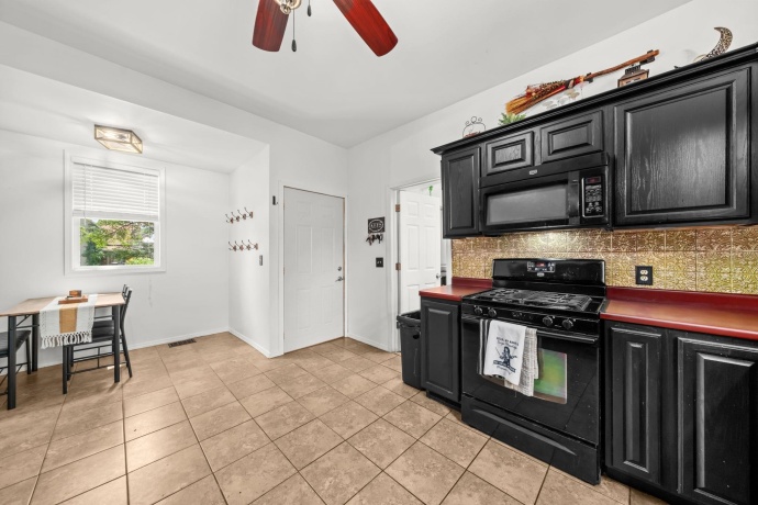 300 4TH, OREGON, Illinois 61061, 3 Bedrooms Bedrooms, ,1 BathroomBathrooms,House,For Sale,4TH,202604838